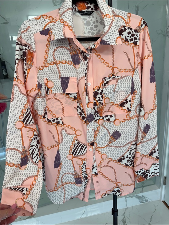 Emery Rose Tops - Silky Chain Print Button-Down Blouse - Pink Ptp 21”
